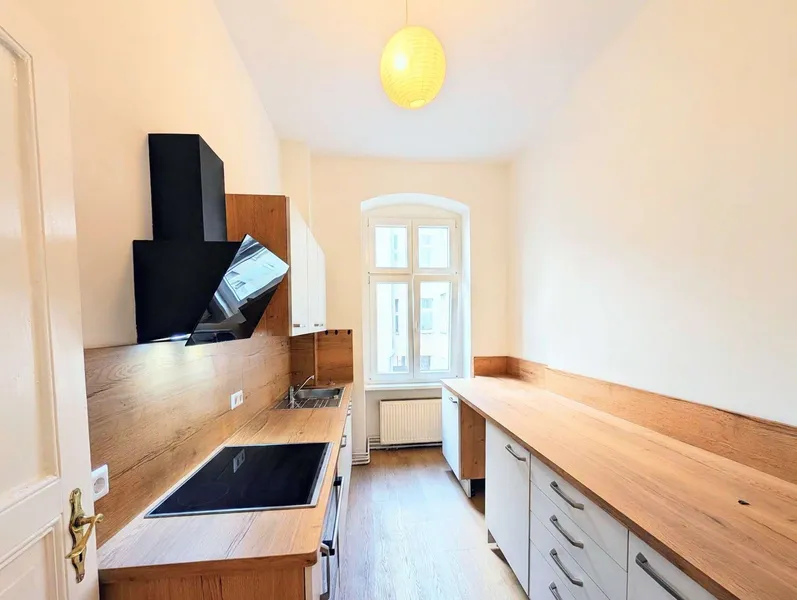 Sanierte 2-Zimmer-Wohnung mit Einbauküche in Berlin-Moabit — photo 1